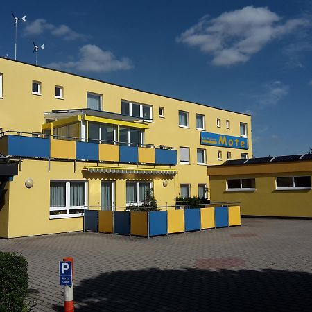 Motel Am Highway Althengstett Exteriör bild