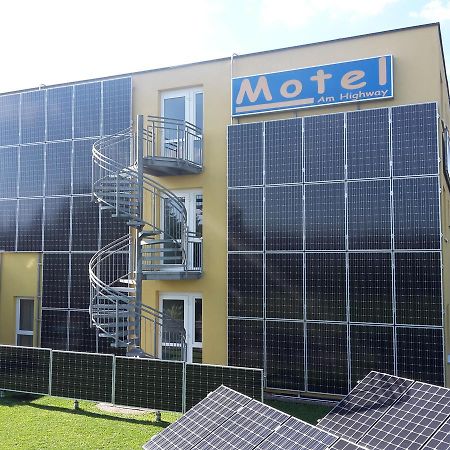 Motel Am Highway Althengstett Exteriör bild