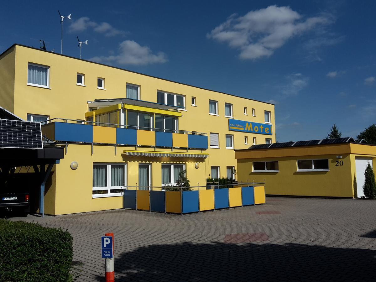 Motel Am Highway Althengstett Exteriör bild