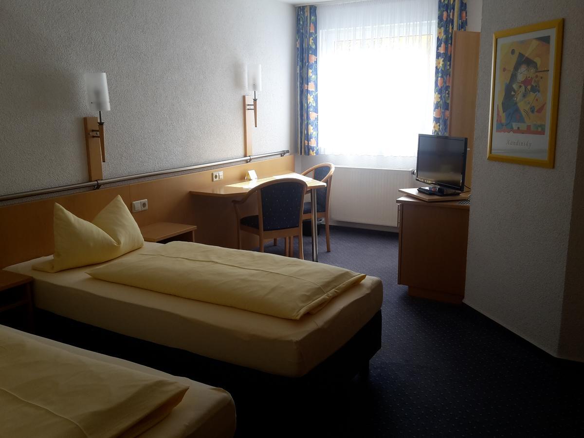 Motel Am Highway Althengstett Exteriör bild