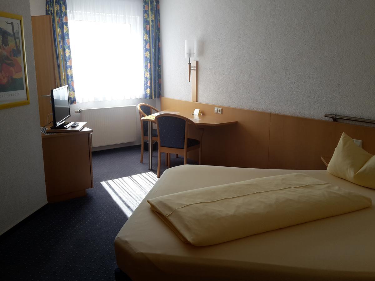 Motel Am Highway Althengstett Exteriör bild